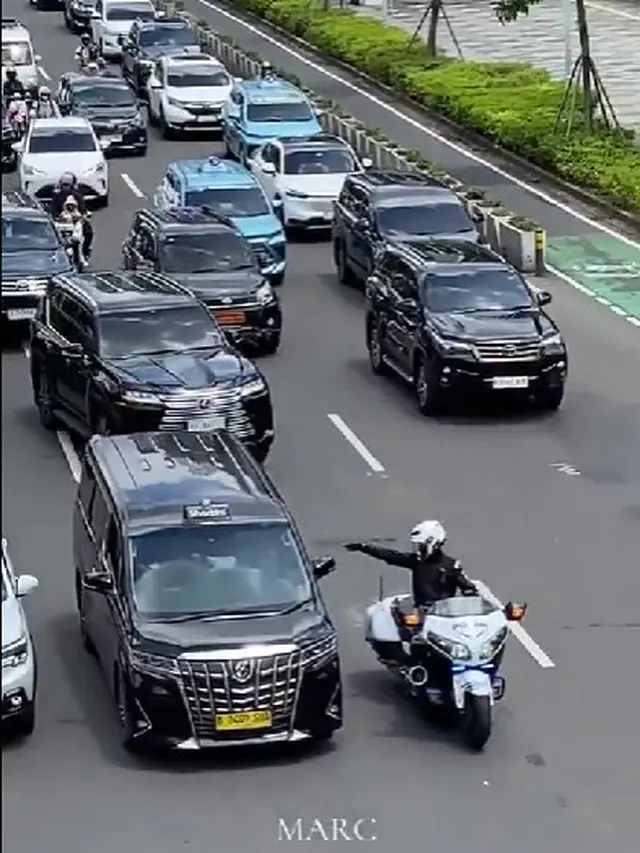 Mobil Berplat Nomor RI 36 yang Viral di X