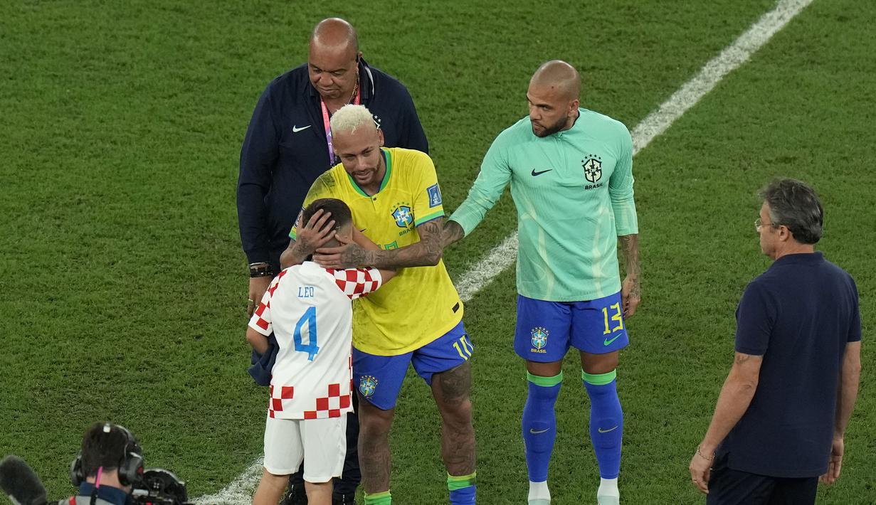 Bagi Brasil, kegagalan ini membuat mereka kembali puasa gelar juara Piala Dunia sejak terakhir kali didapat pada edisi 2002 atau 20 tahun lalu. Begitu juga dengan Neymar Jr yang menjadi Piala Dunia ketiga dalam kariernya. (AFP/Adrian Dennis)