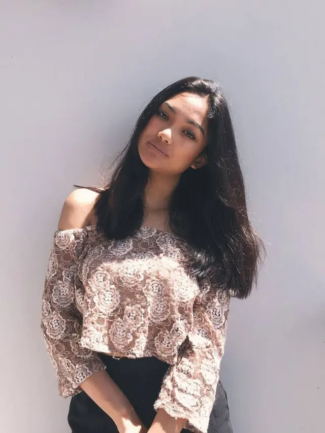 [Bintang] Bikin Kaget, Ini Dia 8 Penampilan Marion Jola Tanpa Makeup