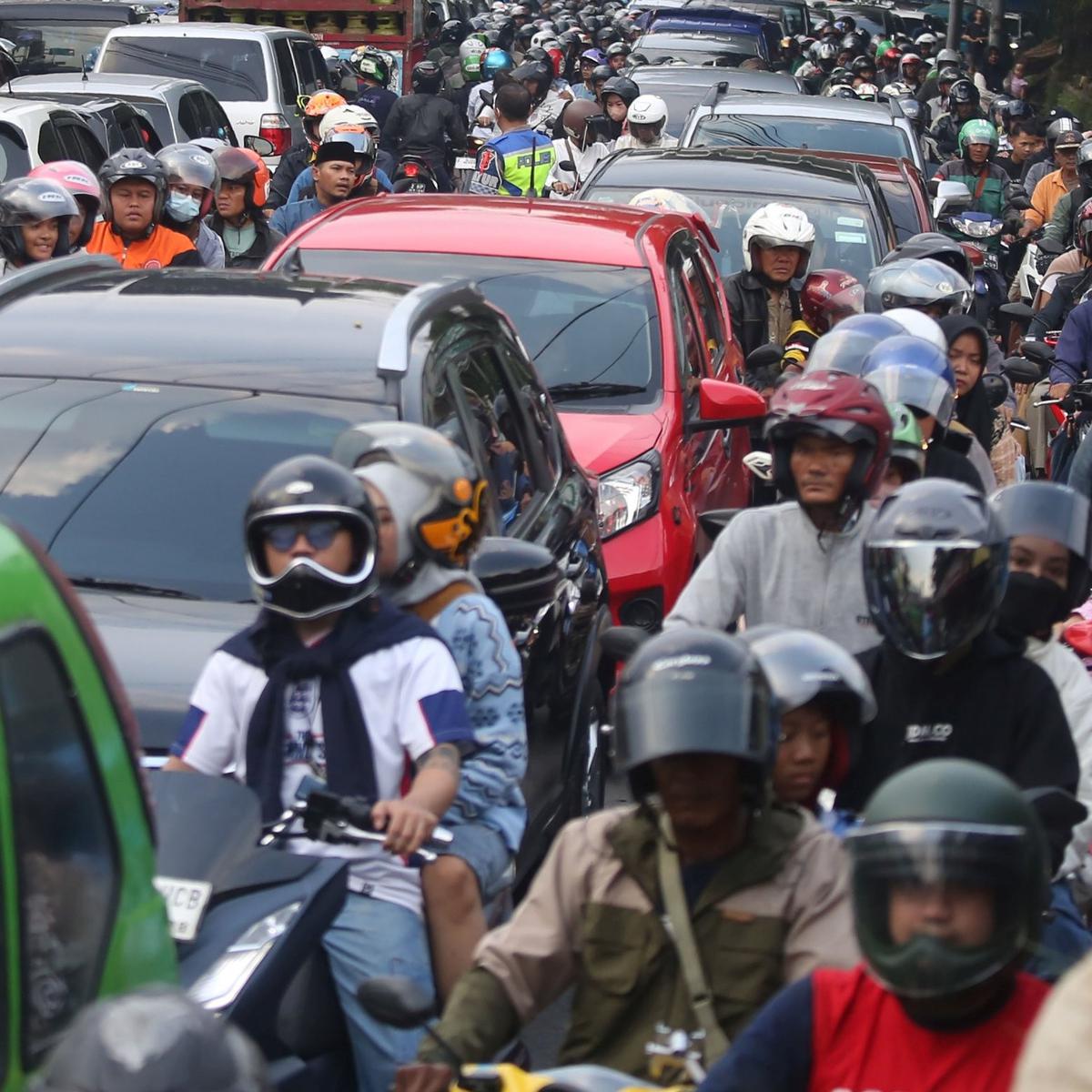 Kemacetan parah lalu lintas menuju Puncak Bogor