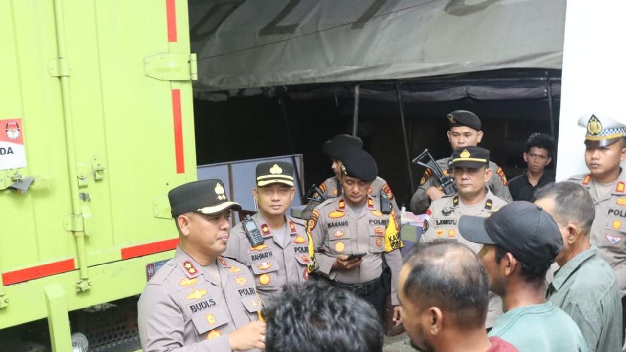 Pastikan Aman, Kapolres Rohul Monitoring Kedatangan Logistik Pilkada 2024 di Gudang KPU