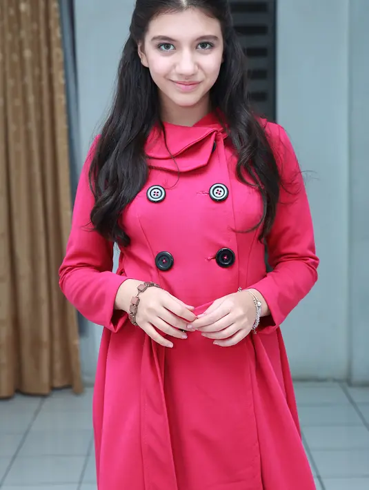 Ditemui di kawasan Daan Mogot, Jakarta Barat, Cassandra Lee mengaku jika dirinya dan Randy Martin  saling berdebat untuk menentukan hadiah apa yang akan diberikan. (Deki Prayoga/Bintang.com)