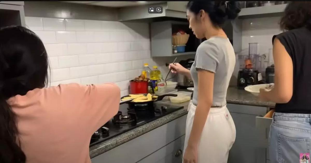 7 Potret Dapur di Rumah Bimbim Slank, Dilengkapi Mini Bar Bernuansa Klasik dengan Toples Jadul