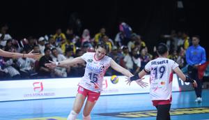 Tim putri Jakarta Livin' Mandiri menumbangkan pemuncak klasemen, Jakarta Pertamina Enduro  3-1 (25-12, 25-20, 15-25, 25-20) dalam lanjutan putaran kedua di GOR Utama, Bojonegoro, Jumat (13/2/2026). (PBVSI)
