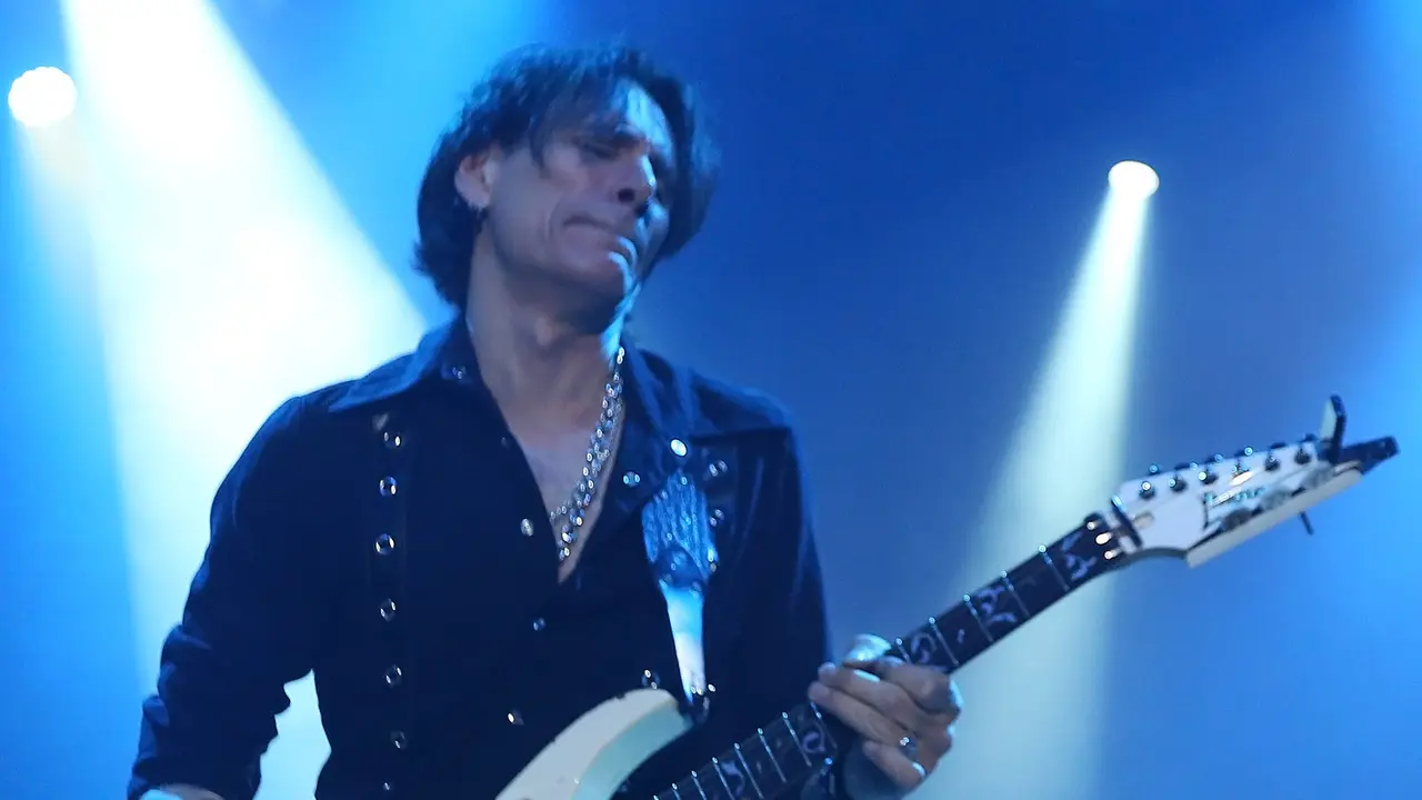 [Bintang] Steve Vai