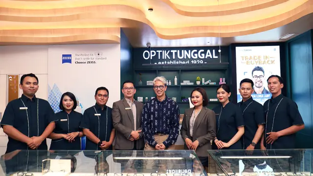 Belanja Kacamata Lebih Menyenangkan dan Menenangkan di Gerai Bernuansa Aliran Sungai
