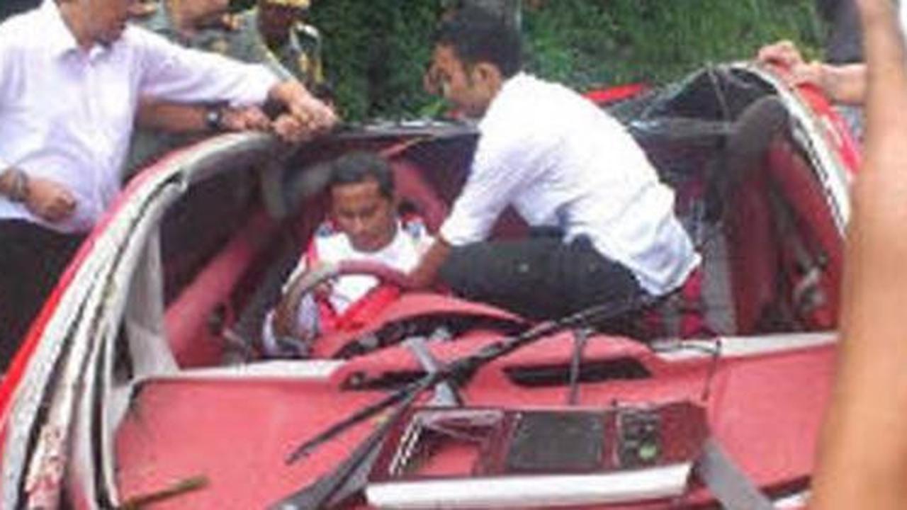 Habis diruwat kok mobil Dahlan malah kecelakaan