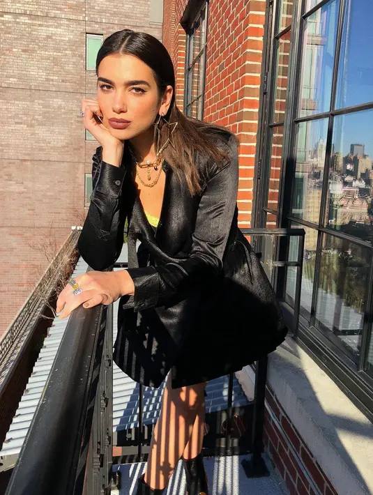 Pasalnya, lagu Dua yang berjudul New Rules adalah tentang melakukan apapun untuk tidak kembali bicara bahkan kembali dengan mantan. (instagram/dualipa)