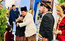 Momen Presiden Prabowo Peluk Jan Ethes dan La Lembah Usai Pimpin Upacara HUT ke-80 RI, Wapres Gibran Tersenyum
