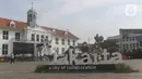 Warga menikmati Festival #IniJakarta 2022 di kawasan  Kota Tua, Jakarta, Sabtu (17/9/2022). Ada beragam acara menarik yang diselenggarakan di antaranya adalah forum diskusi, pameran makanan dan minuman, acara musik, hingga sentra vaksinasi COVID-19. (Liputan6.com/Herman Zakharia)