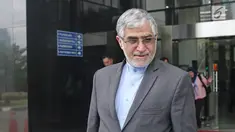 Duta Besar (Dubes) Iran untuk Indonesia, Valiollah Mohammadi seusai melakukan pertemuan di Gedung KPK, Jakarta, Rabu (7/3). Kedatangan Dubes Iran bersama sejumlah pejabat parlemen untuk bertemu dengan pimpinan KPK. (Liputan6.com/Herman Zakharia)