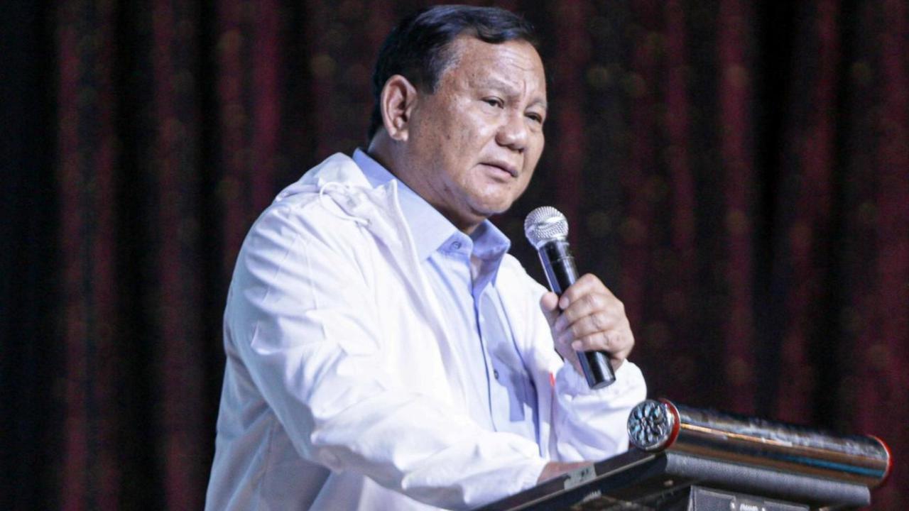 "Saya kok optimis ya pertumbuhan ekonomi kita jangan-jangan nanti bisa dua angka. Saya sudah hitung saya dibantu tim pakar yang hebat-hebat, yang itu,"&nbsp;