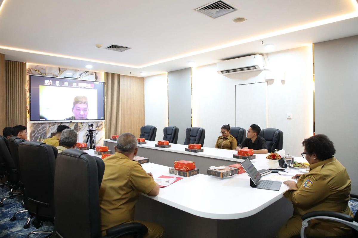 Wamendagri Ribka Haluk saat memimpin rapat percepatan penyaluran dana Otonomi Khusus Papua