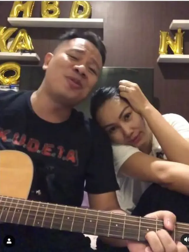 Sudah Nyatakan Cinta, Ini 6 Momen Mesra Vicky Prasetyo dan Kalina Ocktaranny