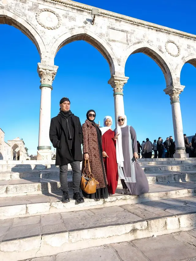 6 Potret Mulan Jameela dan Keluarga di Palestina, Kunjungi Masjid Al Aqsa