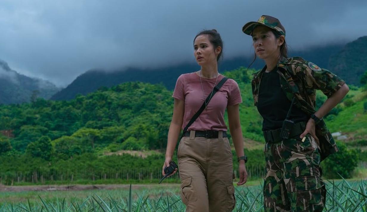 Gambar yang diupload Netflix Indonesia menampilkan adegan dalam serial Thai Cave Rescue. Ketika mereka akan keluar dari gua tersebut, tiba-tiba hujan lebat turun dan air mulai membanjiri gua. (Instagram/@netflixid)