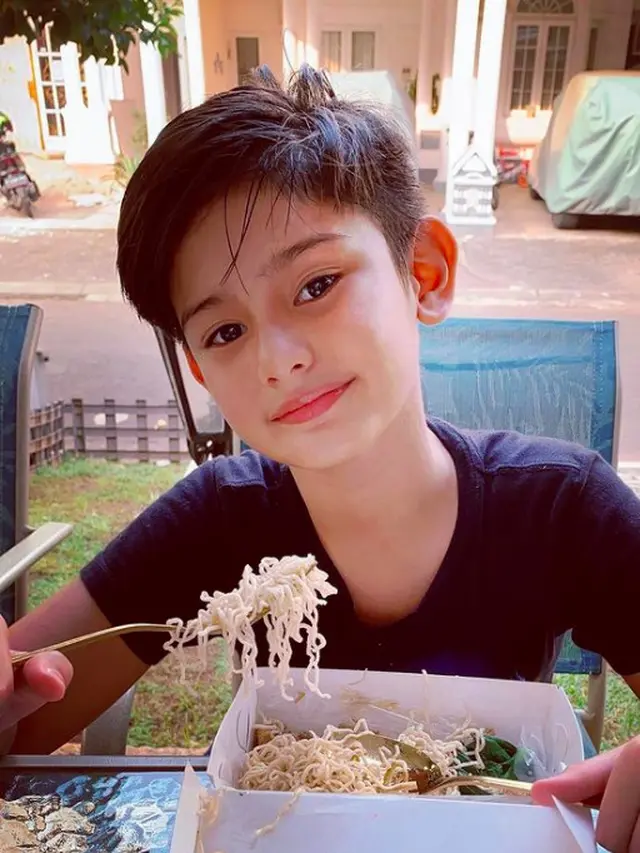 7 Potret King Faaz Anak Fairuz A Rafiq