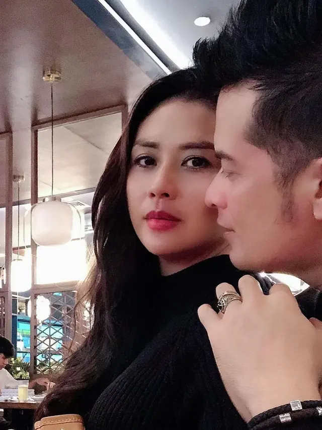 6 Potret Harmonis Choky Andriano dan Istri, Kini Diterpa Isu Perselingkuhan