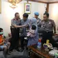 Sudirman, pelaku penembakan Italia Chandra Kirana Putri saat digelandang di Mapolda Metro Jaya. (Liputan6.com/Pramita Tristiawati)