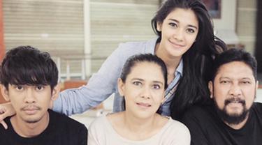 Hati Terbelah Jamal Mirdad Lydia Kandou Tetap Jaga Kebersamaan News Entertainment Fimela Com
