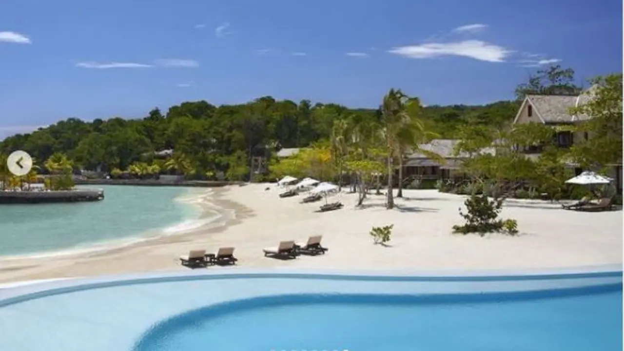 Airbnb Sewakan Penginapan Mewah Milik Penulis James Bond