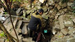 Mata air Cikahuripan yang ada di kaki Gunung Padang diyakini memiliki air yang stabil dan tidak surut meski musim kemarau sekalipun, Cianjur, Jawa Barat, (20/9/2014). (Liputan6.com/Helmi Fithriansyah)