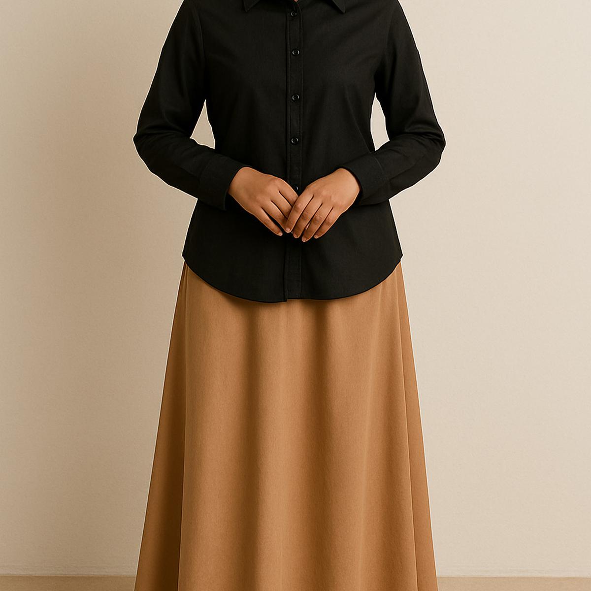 kemeja hitam dengan maxi skirt