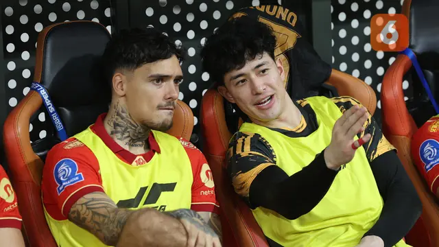 Foto: Melihat Aktivitas Cyrus Margono di Bench Pemain Persija, Masih Menanti Debut