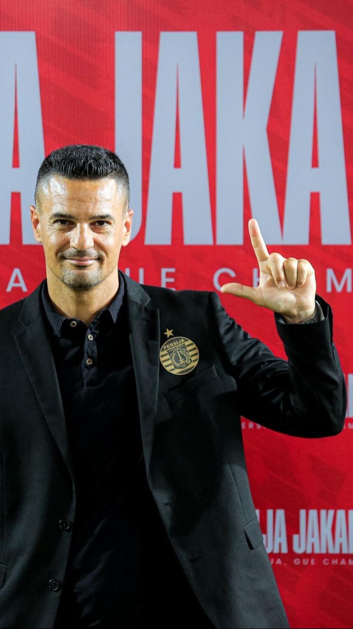 Sebelum melatih Ratchaburi pada 2023-2024, Carlos Pena pernah menjalani tugas melatih di FC Goa di India pada 2022-2023 dan Albacete U-19 di Spanyol pada 2021-2022. Foto: Bola.com / Bagaskara Lazuardi<br>