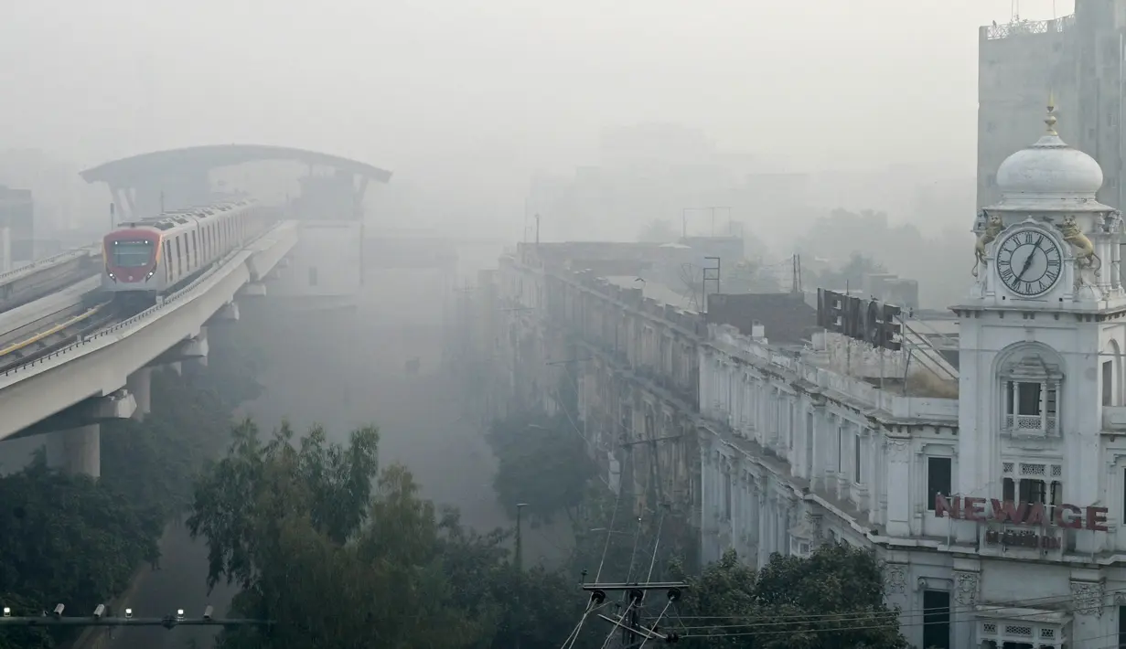 Polusi udara di kota terbesar kedua di Pakistan, Lahore, melonjak pada tanggal 2 November 2024. (Arif ALI/AFP)