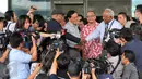 Taufiequrachman Ruki (kanan) usai berdiskusi dengan sejumlah tokoh di Gedung KPK, Jakarta, Kamis (15/10/2015). Diskusi tersebut membahas rencana revisi UU KPK oleh DPR. (Liputan6.com/Helmi Afandi)