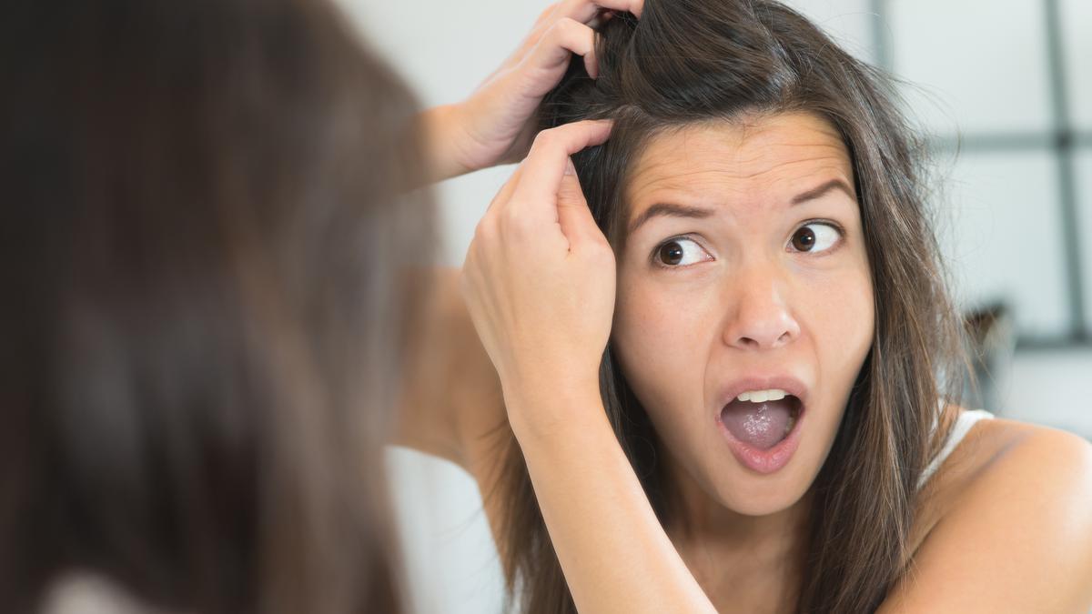 Cara Menghitamkan Rambut Beruban Secara Natural Menggunakan Wijen Hitam dan Madu