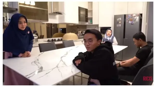 6 Momen Seru Ria Ricis Sahur Bareng Taqy Malik dan Adiknya
