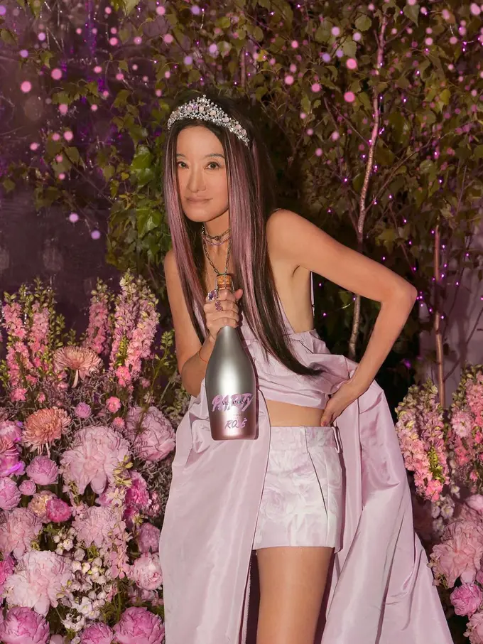 Menolak Tua, Vera Wang Selebrasi Ulang Tahun ke-73 dengan Outfit dan Rambut Pink