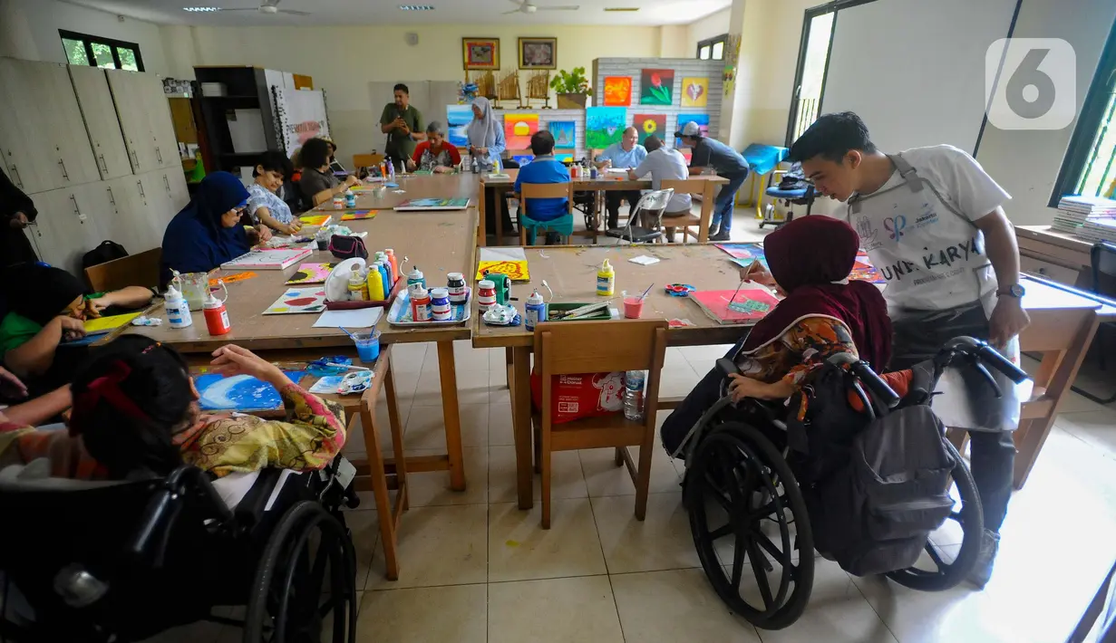 Bengkel kerja yang sudah berdiri lebih dari 4 tahun saat ini sudah menghasilkan lebih dari seribu lukisan. (merdeka.com/Arie Basuki)