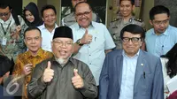 Ketua MKD, Surahman menyapa awak media usai bertemu Kapolda di Jakarta, Senin (1/3). Tujuan MKD mengklarifikasi penahanan terhadap anggota Komisi IV dari Fraksi PPP Fanny Safriansyah atau Ivan Haz. (Liputan6.com/Johan Tallo)