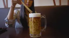 Sebuah restoran di Kanada punya menu ramen yang unik bernama 'Beer Ramen'. Tapi tenang, ramen ini tak mengandung bir atau alkohol.