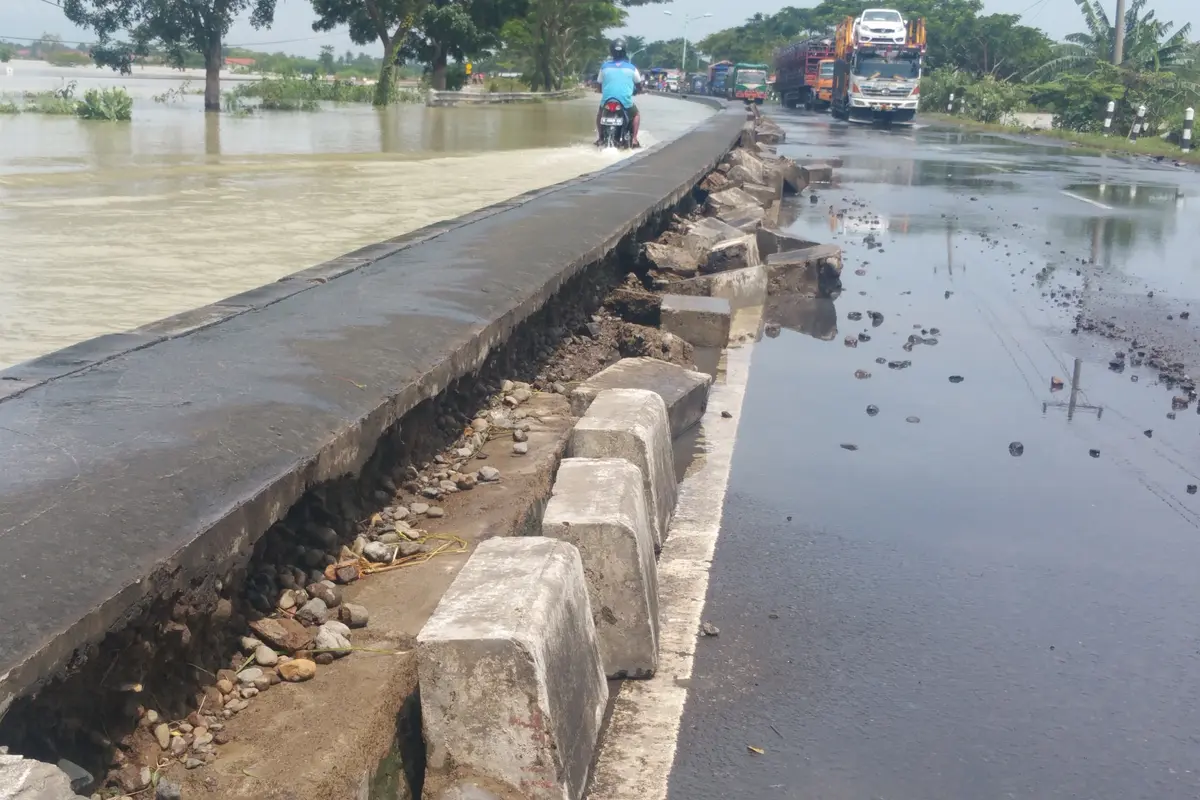 Kendaraan Roda Empat Atau Lebih Dilarang Lewat Pantura Barat