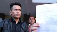 Kasus ini berawal dari hilangnya Aris beberapa waktu lalu. Oleh Aris, komentar yang menyebut dirinya tengil tiba-tiba menghilang tanpa kabar dari Ihsan merupakan pencemaran nama baik. (Deki Prayoga/Bintang.com)