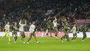Skor 4-1 bertahan hingga wasit meniup peluit akhir. AC Milan untuk sementara menempati peringkat kedua di klasemen Liga Italia dengan 26 poin dan hanya kalah selisih gol dari Napoli. (AP/Luca Bruno)