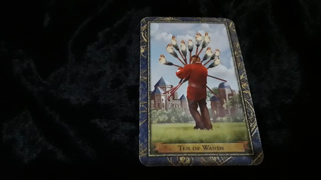 Ten of Wands, kartu yang terbuka dalam Tarot Hari Ini, Kamis, 23 Agustus 2018. (Foto: Elisabet Kusumodewi)