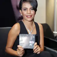 Nowela meluncurkan album perdana bertajuk #1. (Nurwahyunan/Bintang.com)