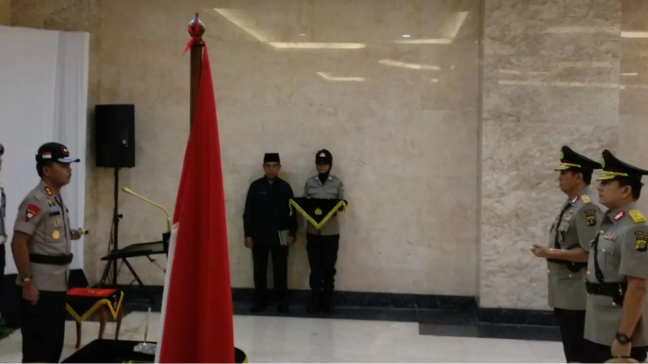 Kapolda Metro Jaya Irjen Pol Idham Aziz memimpin upacara serah terima jabatan terhadap Wakapolda Metro Jaya Brigjen Pol Wahyu Hadiningrat