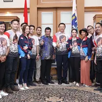 Promo film 3 Srikandi di kantor Gubernur Basuki Tjahaja Purnama alias Ahok. (Nurwahyunan/bintang.com)