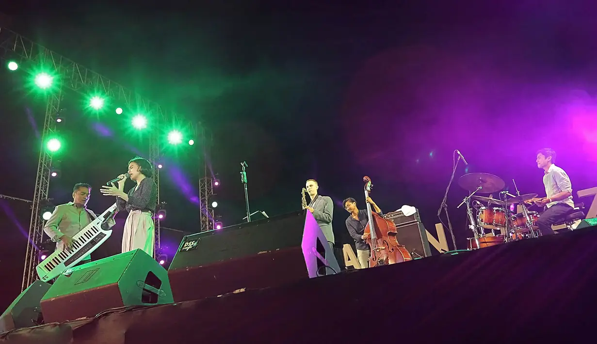 "Prambanan Jazz ini sudah yang membedakan. Prambanan sebuah situs yan snagat sakral. Situs yang membanggakan," ujar Indra Lesmana. (Bambang E.Ros/Bintang.com)