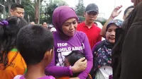 Menteri Sosial Khofifah Indar Parawansa menyatakan bahwa masyarakat punya kekuatan besar untuk melindungi anak dari kekerasan seksual.