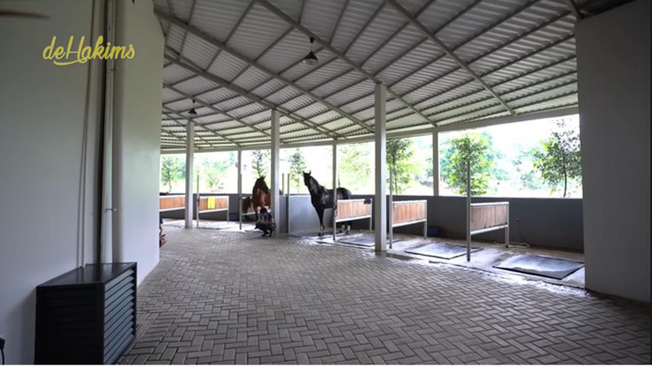 8 Potret Stable Kuda Nabila Syakieb yang Modern dengan Fasilitas Mewah