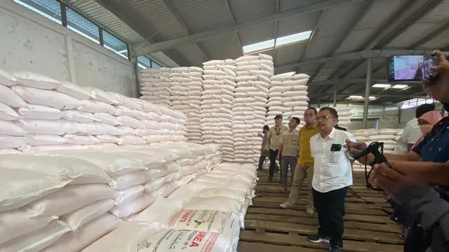 PT Pupuk Indonesia (Persero) telah siapkan stok pupuk bersubsidi sejumlah 113.856 ton untuk memenuhi kebutuhan petani di wilayah Jawa Barat (Jabar), Banten, dan DKI Jakarta.