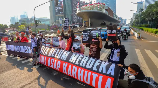Demo WALHI Soroti Karhutla yang Terus Berulang