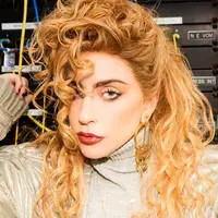 Lady Gaga sendiri kini tengah berjuang melawan fibromyalgia, gangguan menyakitkan yang menyebabkan nyeri otot, kelelahan, masalah tidur, ingatan dan mood. (instagram/ladygaga)